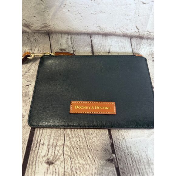 Dooney & Bourke zip wristlet  NWOT - Picture 2 of 8